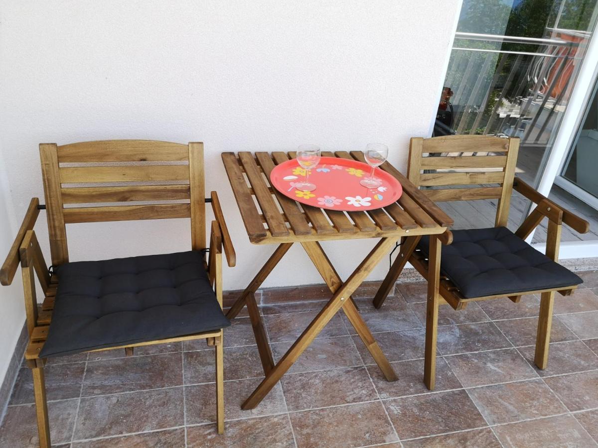 Apartmani Mentha&Lipa Novi Vinodolski Bagian luar foto