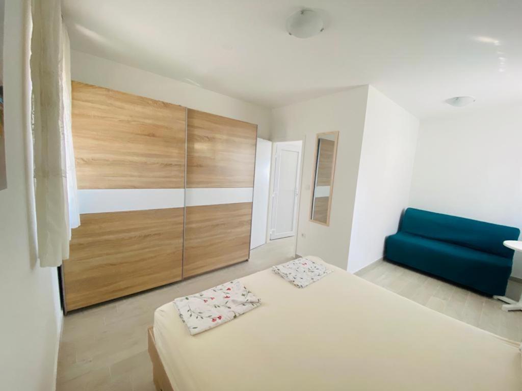 Apartmani Mentha&Lipa Novi Vinodolski Bagian luar foto